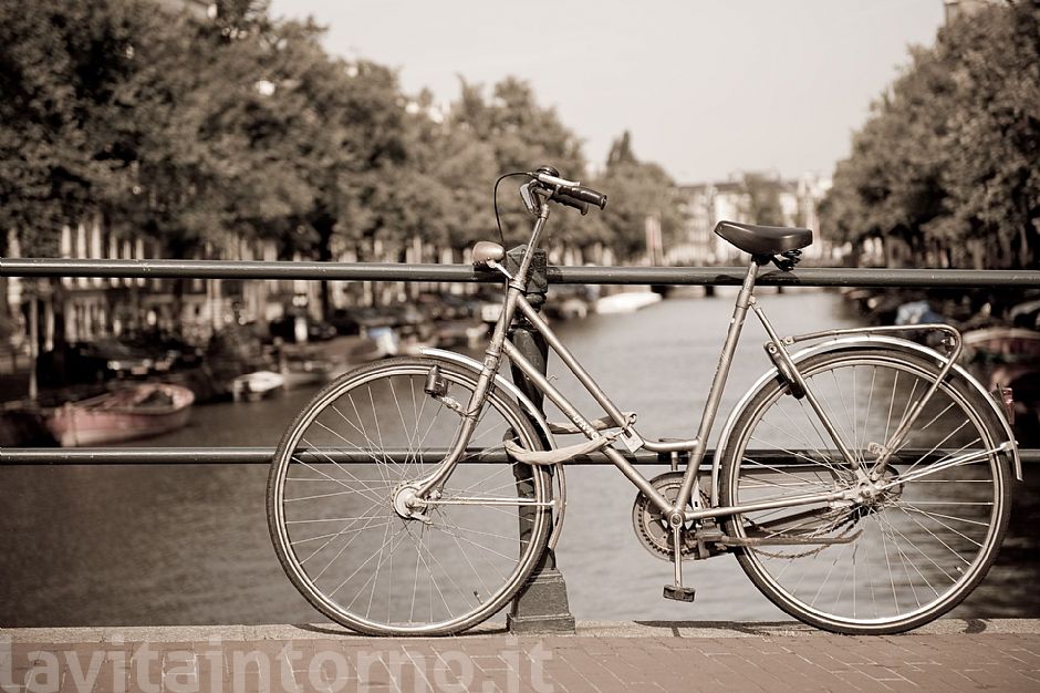 Amsterdam: bike on the bridge #2